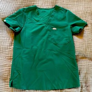 Figs: Catarina 1 pocket scrub top